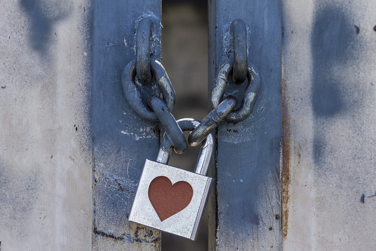 A locked gate with a heart on the lock. So much love during the lockdown.